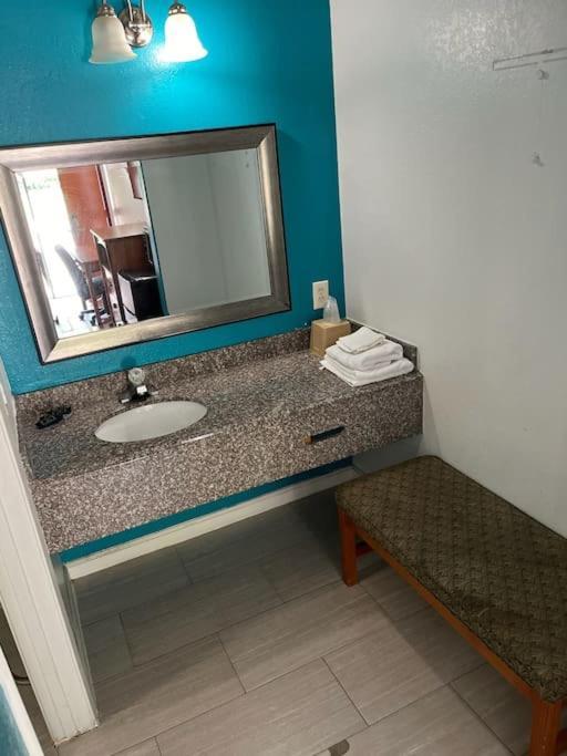 Hotel 2 Double Bed Studio 109 & Hot Tub Лівінґстон Екстер'єр фото